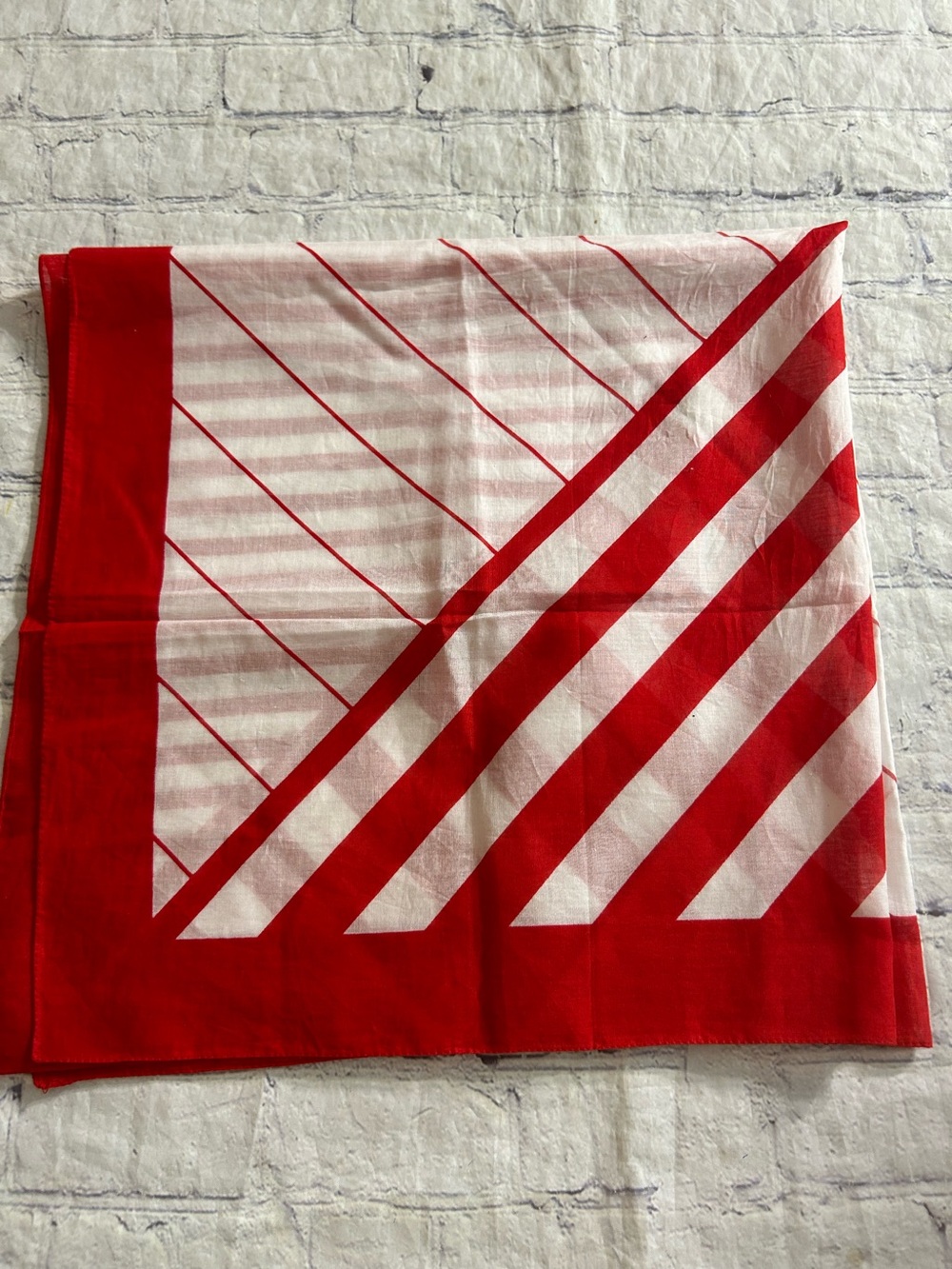 BRITCHES GREAT OUTDOORS 100% COTTON RED & WHITE STRIPED SCARF